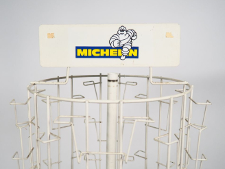 Vente aux enchères MICHELIN.  Grand présentoir tournant pour cartes routières sur roulett