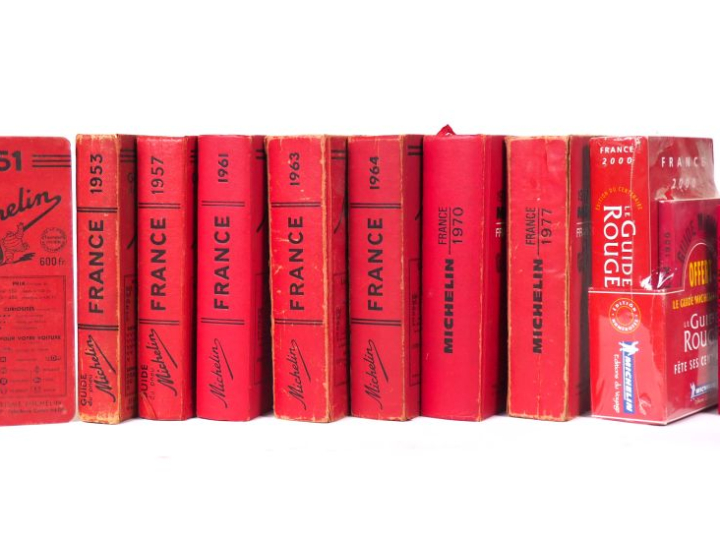 MICHELIN. Lot comprenant onze guides rouge France : 1951, 1953, 1957, 