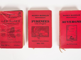 Vente aux enchères MICHELIN. Lot de cinq guides régionaux Alpes, Auvergne et Pyrénées. (a