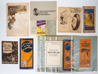 Vente aux enchères MICHELIN. Lot de fascicules, plaquettes publicitaires. On y joint un m