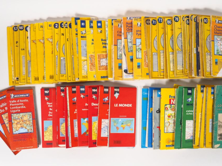 MICHELIN. Lot important de cartes routières modernes.