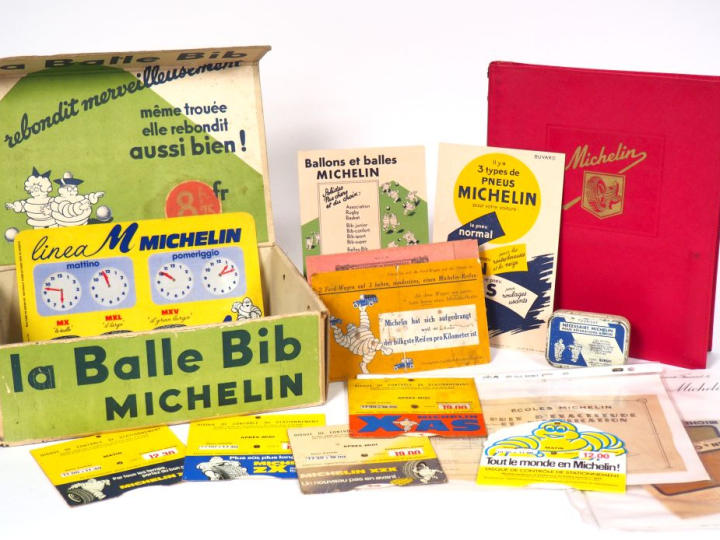 MICHELIN, Lot d'objets et de vieux papiers publicitaires, comprenant :