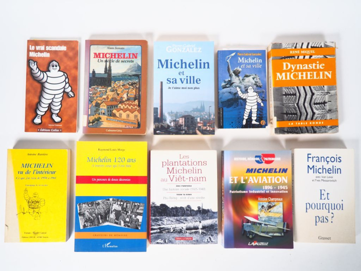 MICHELIN. Lot de dix livres brochés : - Le vrai scandale Michelin - Mi
