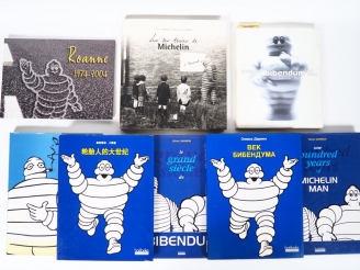 Vente aux enchères MICHELIN. Lot de huit livres : - Sur les traces de Michelin à Clermont