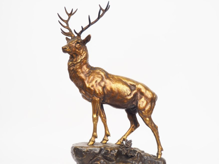 J. E. MASSON. "le grand cerf à douze bois". Sculpture en bronze à doub