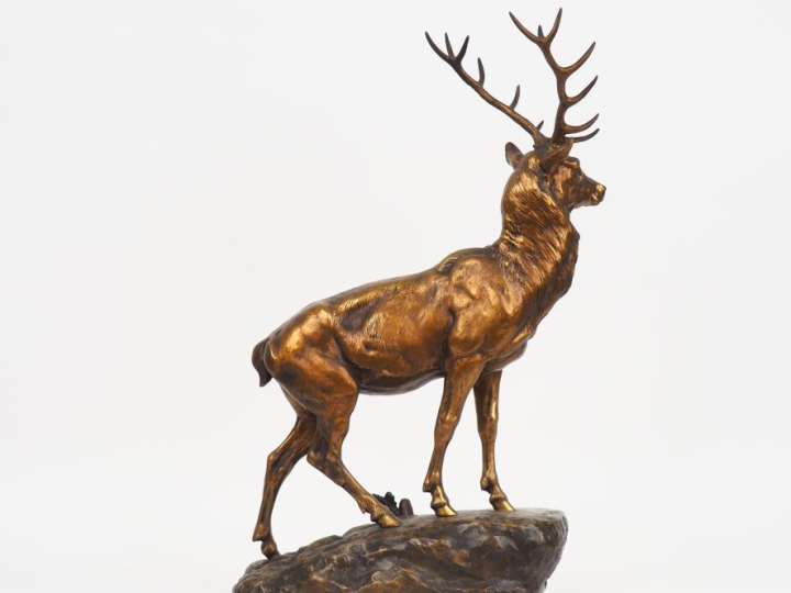 J. E. MASSON. "le grand cerf à douze bois". Sculpture en bronze à doub