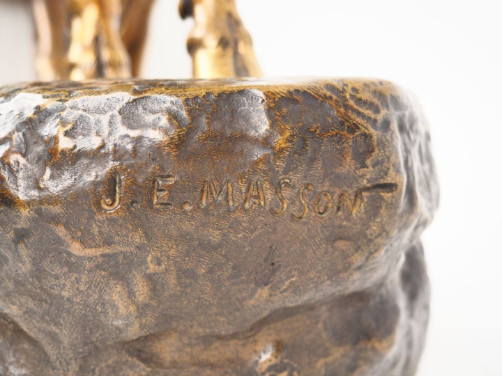 J. E. MASSON. "le grand cerf à douze bois". Sculpture en bronze à doub