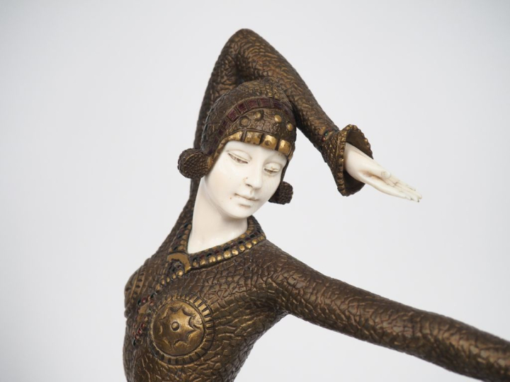 CHIPARUS.  "Ayouta" Sculpture chryséléphantine en bronze polychrome et