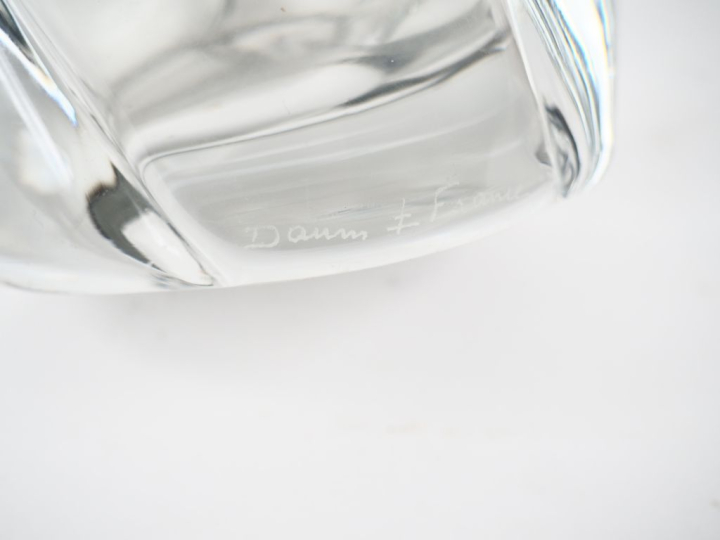 DAUM.  Vase en cristal à décor de côtes torses.  Signé H. 32 cm (égren