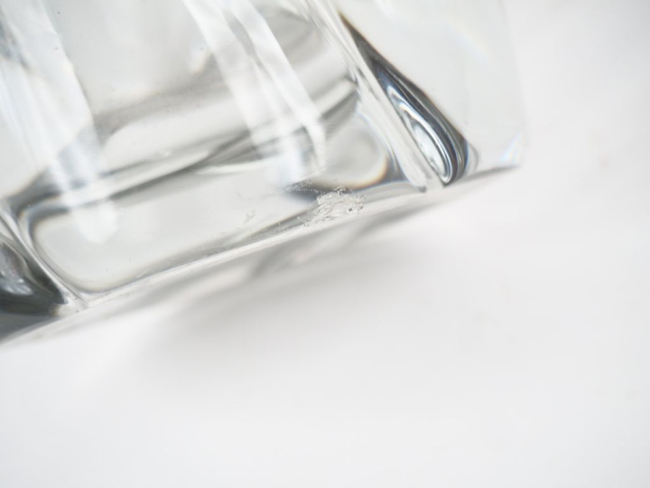 DAUM.  Vase en cristal à décor de côtes torses.  Signé H. 32 cm (égren