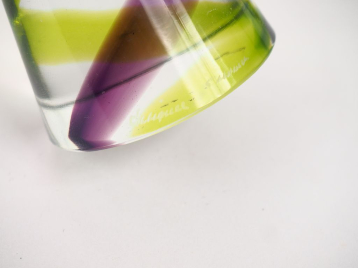 LALIQUE.  Paire de sujets en cristal translucide et polychrome "les to