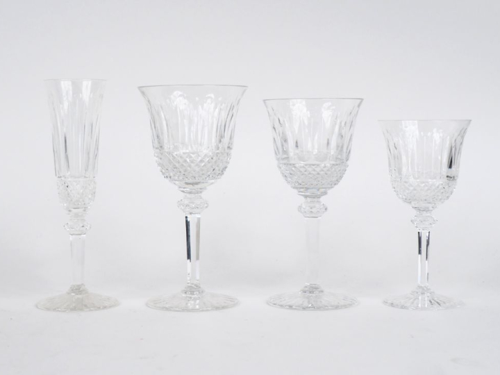 SAINT-LOUIS.  Service de verres en cristal modèle Tommy comprenant : -