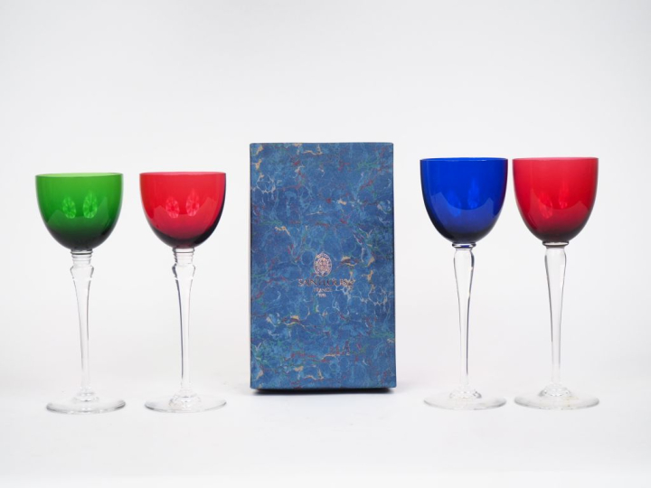 SAINT-LOUIS.  4 grands verres à pied en cristal bicolore.  Signés