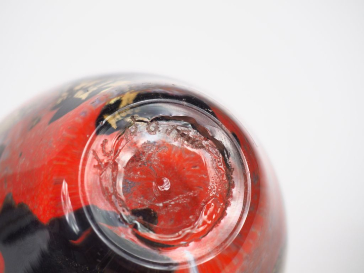 Jean Claude NOVARO.  Vase en verre à inclusions de paillettes d'or sur