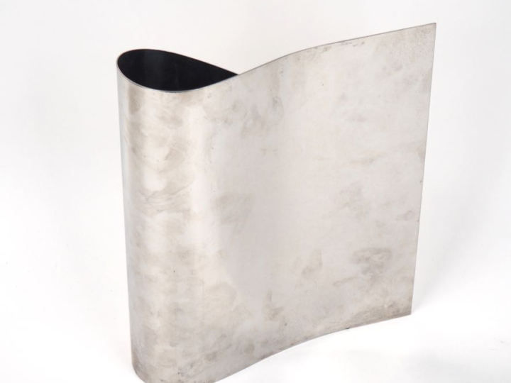 ALESSI.  Massimiliano et Doriana FUKSAS.  Vase en métal chromé Dim, 30