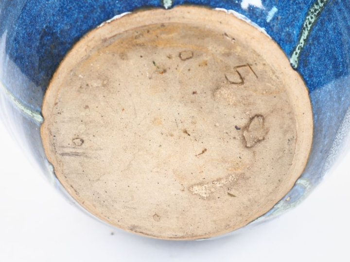 Vase ovoide en grès flammé bleu et vert. H. 27,5 cm  (petite égrenure 
