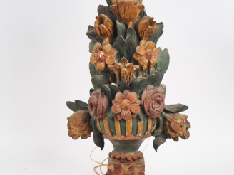 Vente aux enchères Paire de bois sculptés polychromes fin XVIIIème en forme de vase de fl