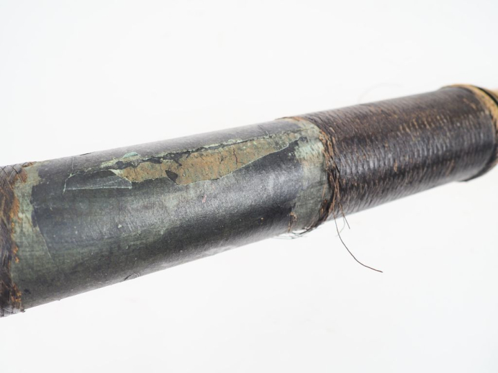 Longue vue en cuir et laiton signée Legris, Opticien au Havre. (cuir e