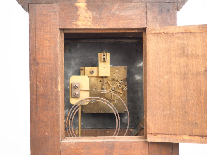 Cartel de style Louis XIV en bois et métal. Dim. 48 x 27 x 14 cm