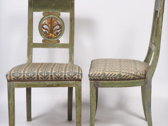 Vente aux enchères Suite de cinq chaises Directoire en bois laqué vert, dossier ajouré, à