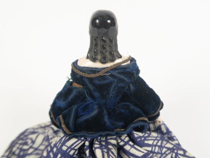 Rare et belle poupée diseuse de bonne aventure en porcelaine versionné