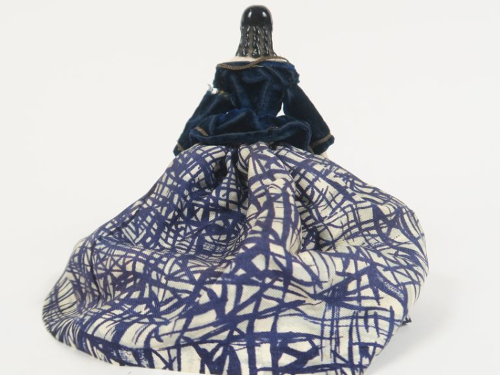 Rare et belle poupée diseuse de bonne aventure en porcelaine versionné