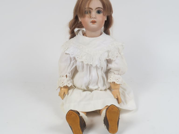 Poupée de fabrication française de marque Jumeau période SFBJ 59 cm tê