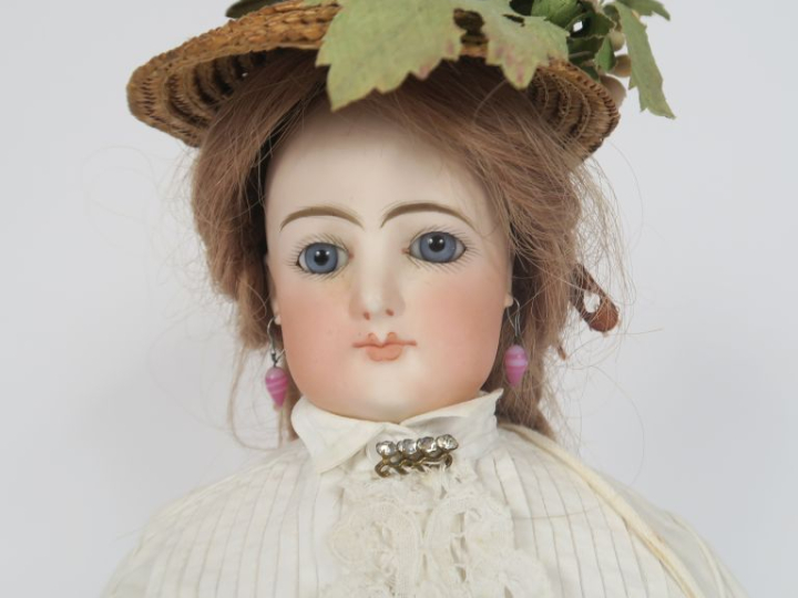 Poupée parisienne de fabrication française de marque Gauthier marquée 