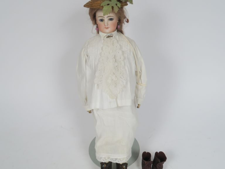 Poupée parisienne de fabrication française de marque Gauthier marquée 
