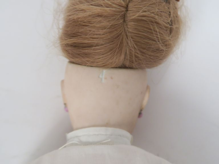 Poupée parisienne de fabrication française de marque Gauthier marquée 