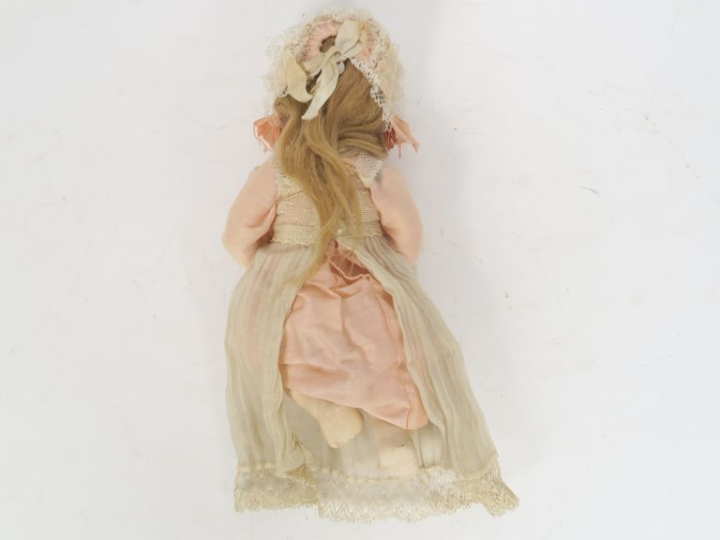 	Bébé 236 SFBJ T0 vêtements anciens tête porcelaine corps composition 