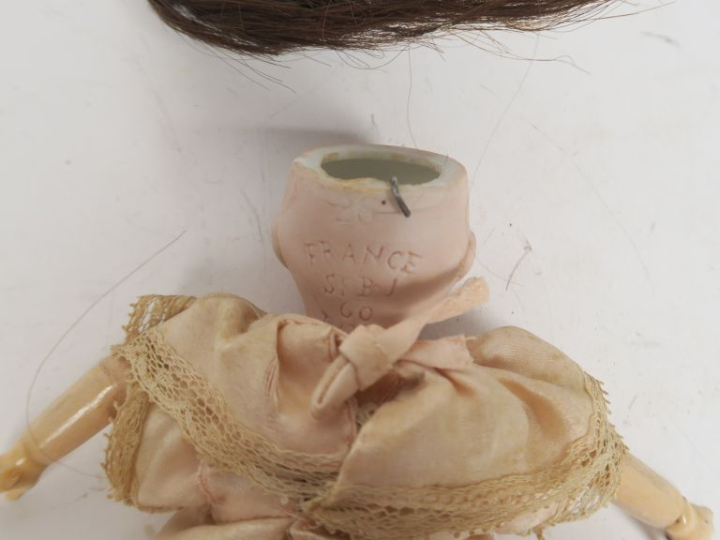 	Lot de petites poupées anciennes comprenant poupée SFBJ 60 hybride mo