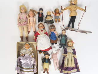Vente aux enchères Lot de poupées diverses comprenant poupée SFBJ, grande mignonnette têt