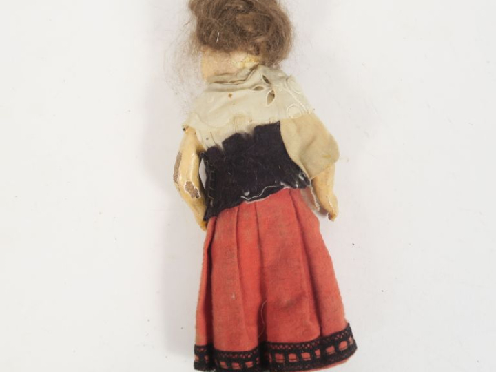 	Lot comprenant 2 poupées mignonnettes, corps droit dont une tête en p