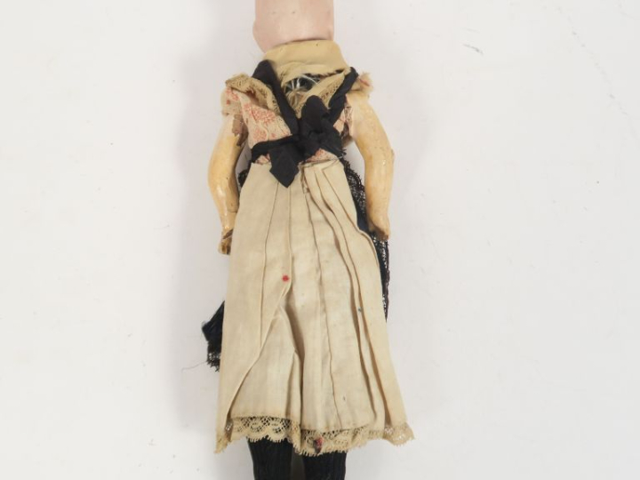 	Lot comprenant 2 poupées mignonnettes, corps droit dont une tête en p