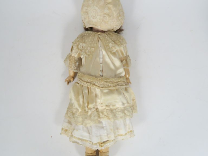 Poupée de fabrication Française moule 301 SFBJ tête porcelaine yeux ba
