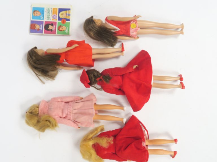 Lot de 5 poupées skipper des années 60 et 70 en vêtements anciens pour