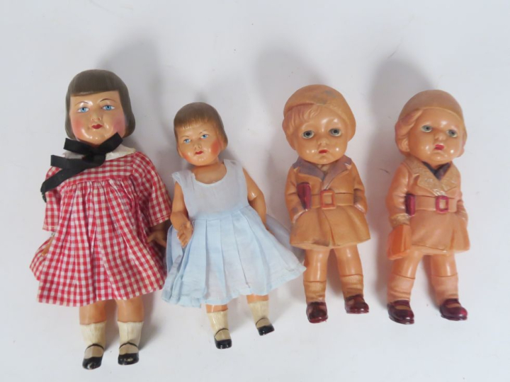 Lot de poupées de petite taille en celluloïd comprenant Jeanne d'Arc u