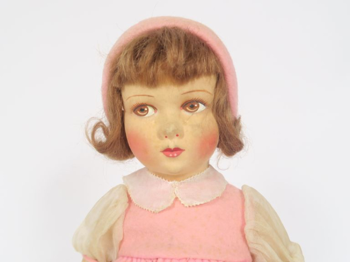 	Poupée de feutrine des années 20 type Raynal quelques salissures, vêt
