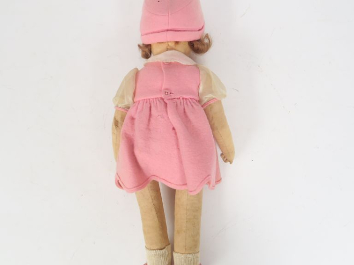 	Poupée de feutrine des années 20 type Raynal quelques salissures, vêt