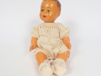 Vente aux enchères Michel de mode et travaux bébé SNF 40/1 yeux en acétate vert bon état.