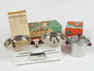 Vente aux enchères Lot comprenant: super cocotte SEB en boite d’origine et balance JEP N°