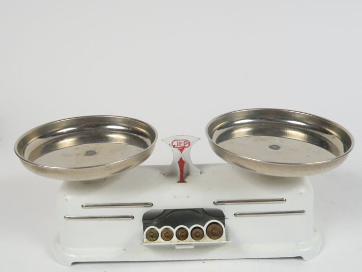 Lot comprenant: super cocotte SEB en boite d’origine et balance JEP N°
