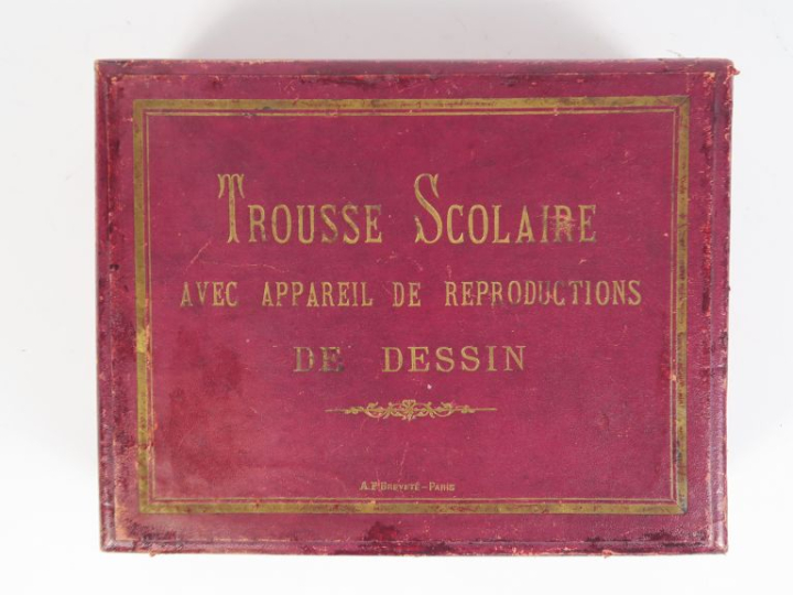 	Trousse scolaire avec appareil de reproduction de dessins Circa 1900 