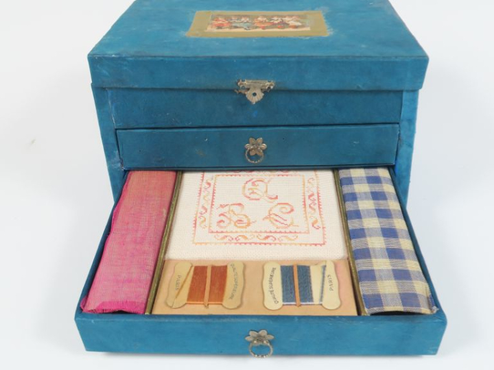 Coffret de couture pour enfant réalisation moderne avec éléments ancie