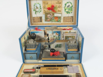 Vente aux enchères Très jolie petite papeterie d'enfant Circa 1900 paraît complète avec p