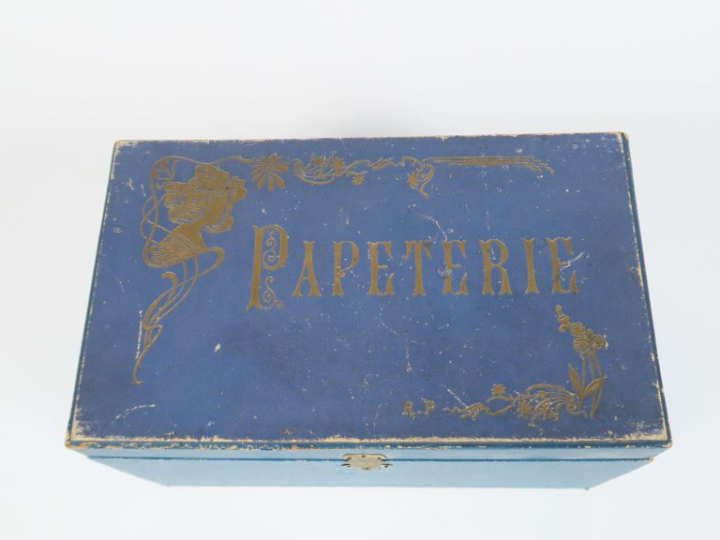Très jolie petite papeterie d'enfant Circa 1900 paraît complète avec p