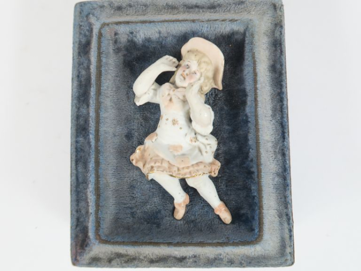 	Petit coffret fabrication collectionneuse de couture comprenant petit