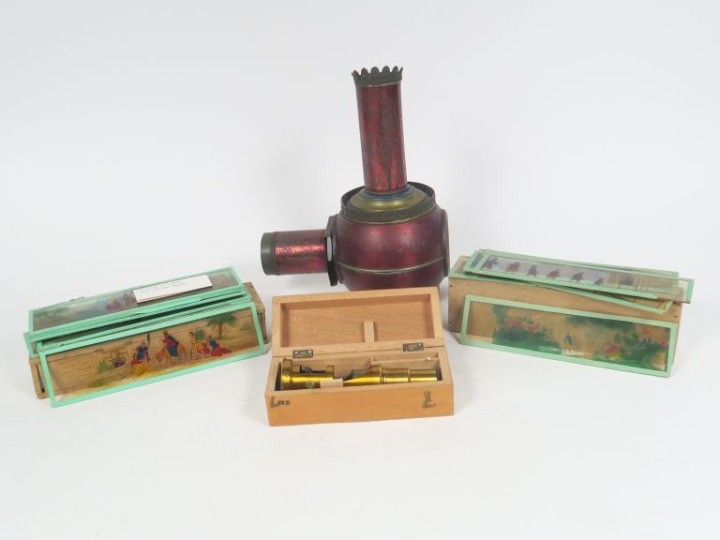 Lot de jouets d’optique comprenant : partie de lanterne magique tôle l