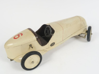 Vente aux enchères 	JEP. Auto bolide N°6 mécaniques manque le servo-guidage L 49cm en tôl